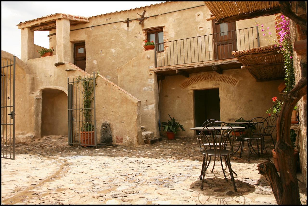 Albergo Diffuso Mannois オロゼーイ エクステリア 写真