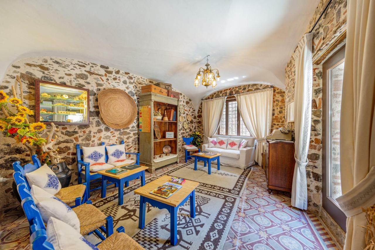 Albergo Diffuso Mannois オロゼーイ エクステリア 写真